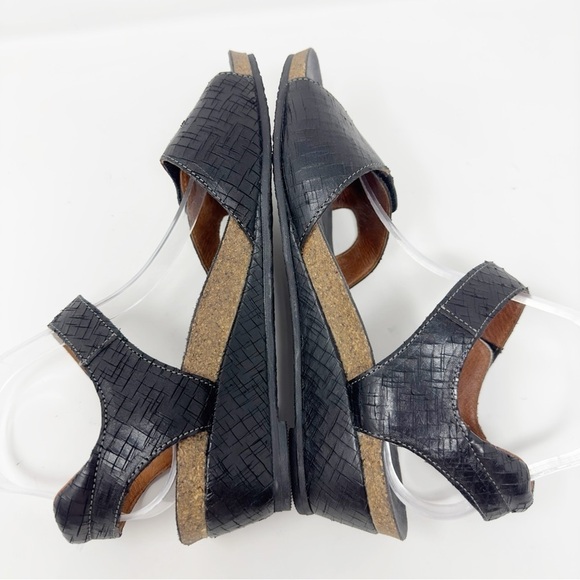 TAOS Trophy 2 Wedge Sandals - Picture 5 of 9